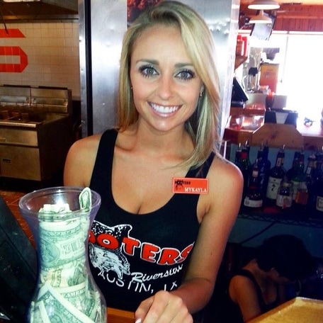 Hooters bartender in Austin, TX